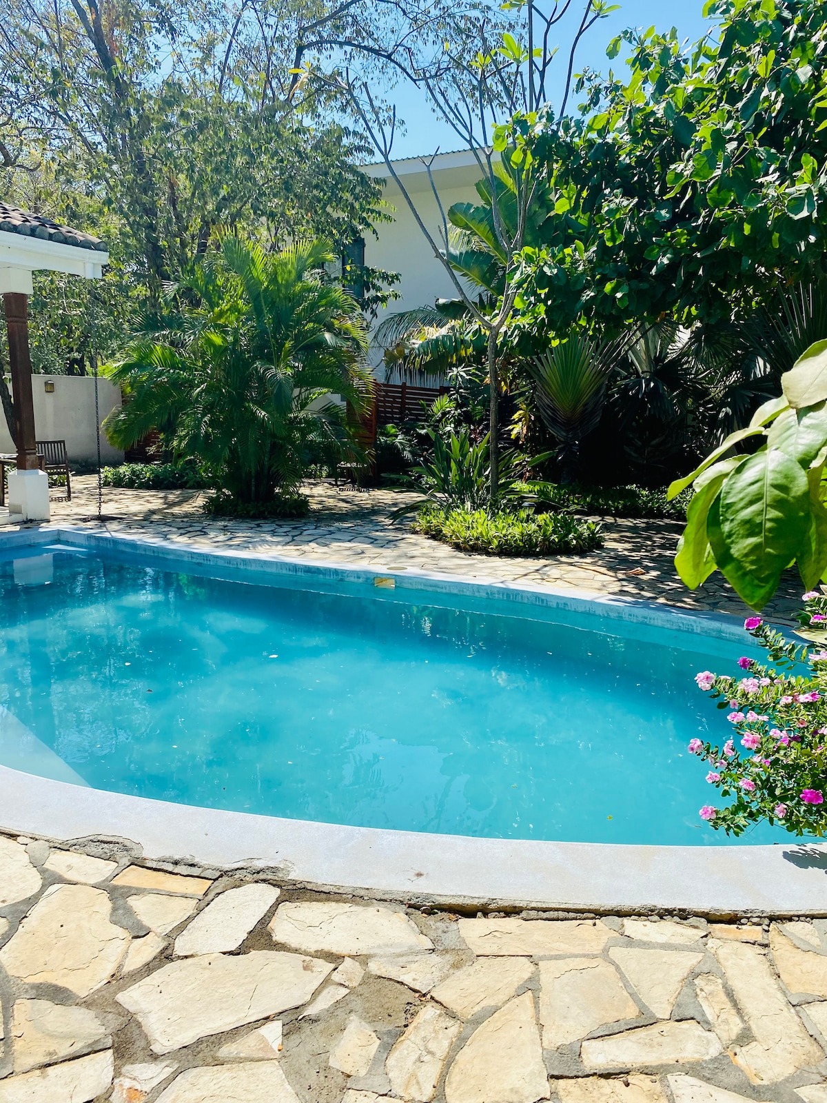 Surf House, 3 bedroom 2 min walk to Playa Colorado