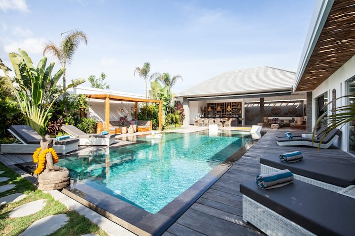 Seminyak 5 Bd Villa Avec Chill-out Extérieur - Bali