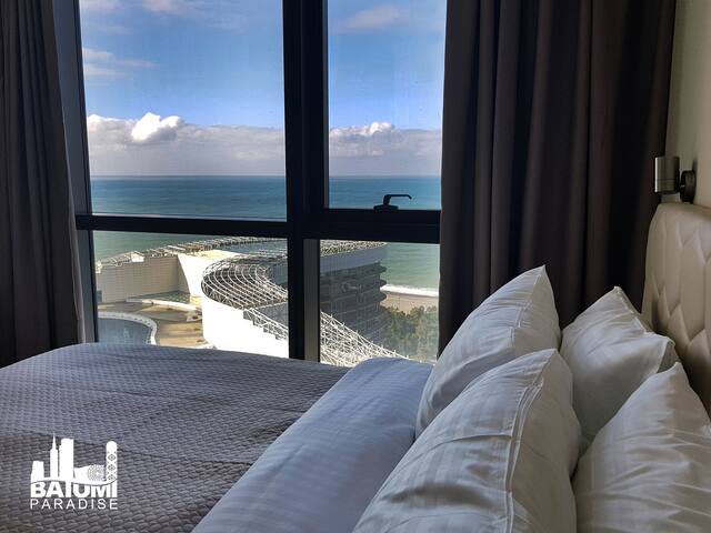 Dolphin View Beachfront Apartment