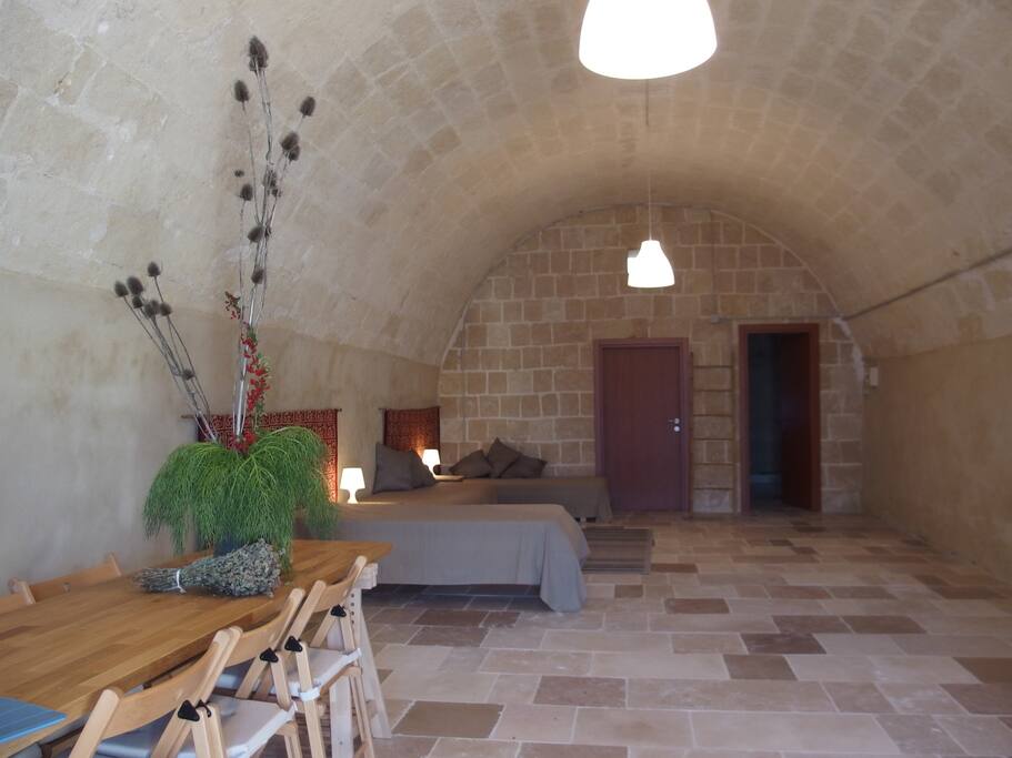 l'ampio locale soggiorno cucina /con zona notte
