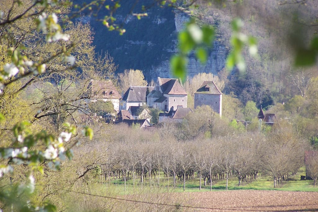 Vue sur le village de Creysse en Quercy