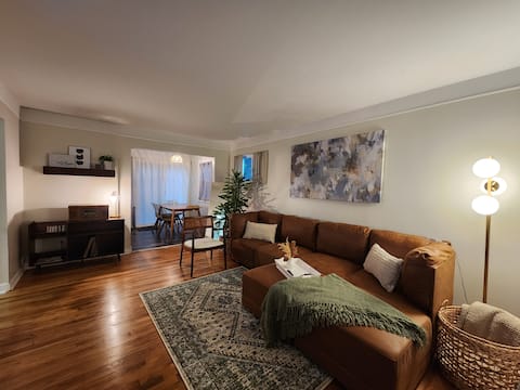 Boho Modern Home Close To Popular Downtown Areas