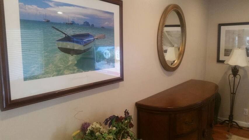 5 BEDROOM 3 FULL BATH ONE FLOOR MODERN COMFORT gallery image 2