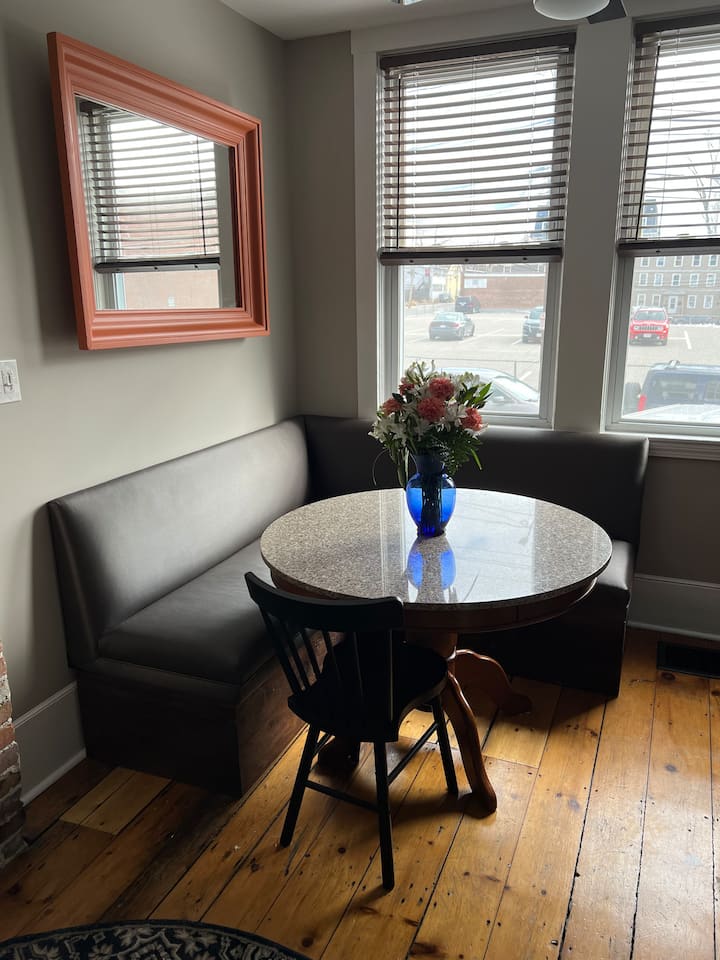 Stylish 3-bedroom 2- bathroom townhouse