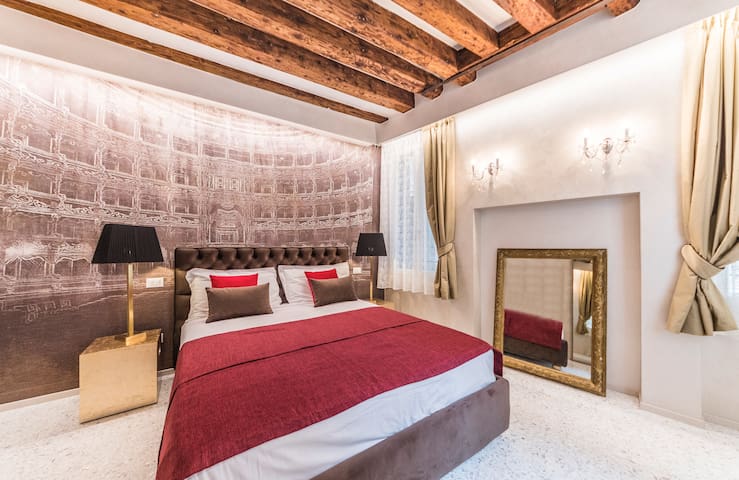 Rialto Luxury Flat – Balcony Apartment