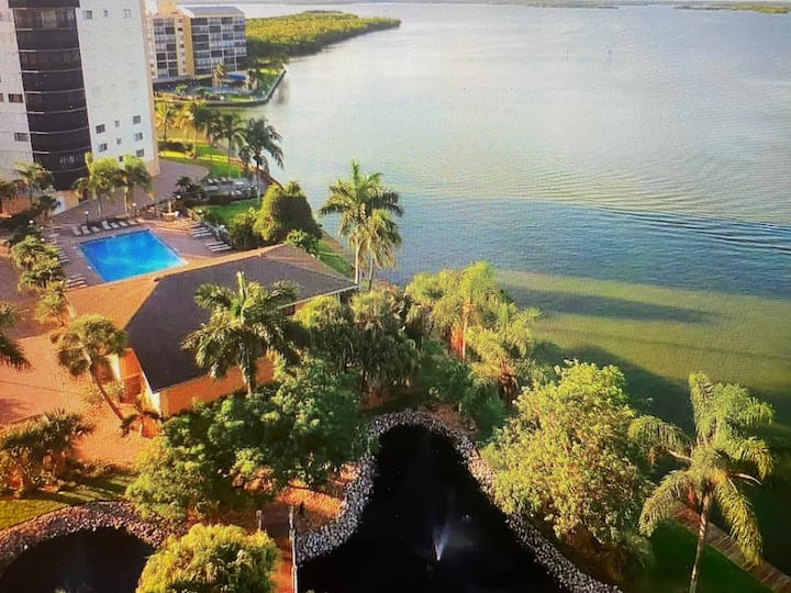 Waterfront Ft Myers Beach With Resort Amenities - Fort Myers Beach, FL