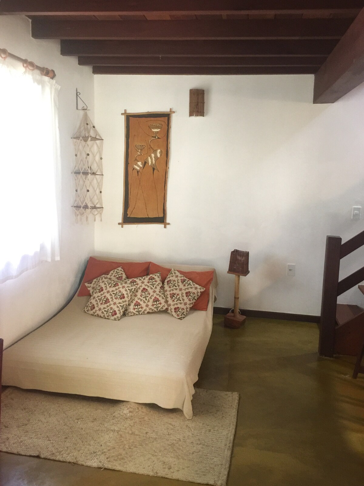 Sala com TV e sofa cama futon de casal - סלון עם טלוויזיה וספת פוטון זוגית 