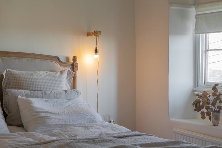 Hlavná spálňa – manželská posteľ Super King