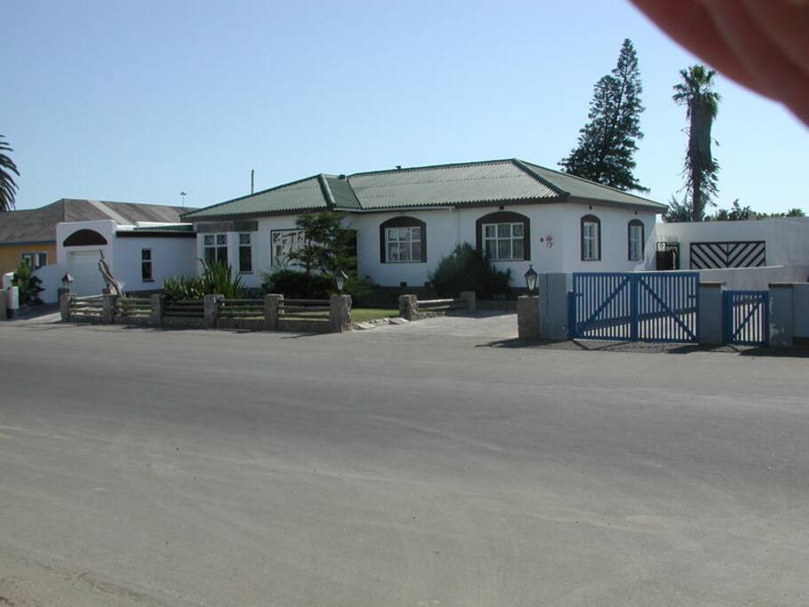 Situated in a quiet neighbourhood only 2 Minutes from the lagoon.