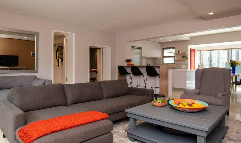 Brand new luxury guest suite in Camps Bay + pool gallery image 4