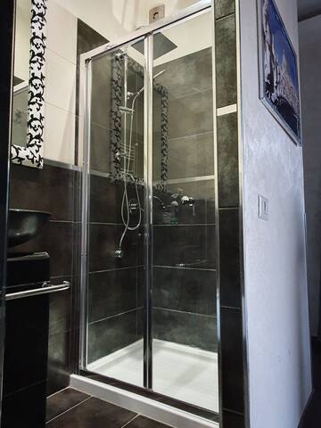 Chic Apartment Near St. Peter’s Square gallery image 5