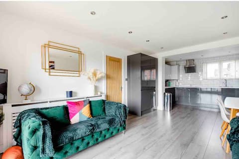 Top performing Airbnb: City Centre Apartment Marina Location free parking in Riverside