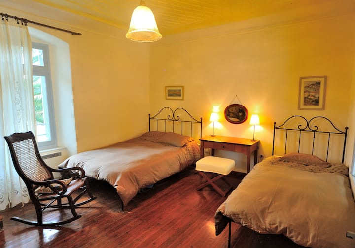 Zweites Schlafzimmer im ersten Stock