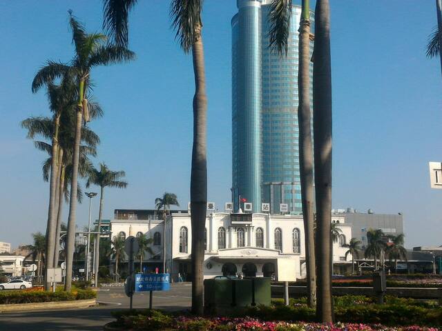 火車站前成功套房，位於台南火車站，出前站，對面獨立門戶雙床大套房(可住1-4人) 鄰近康是美，屈臣氏