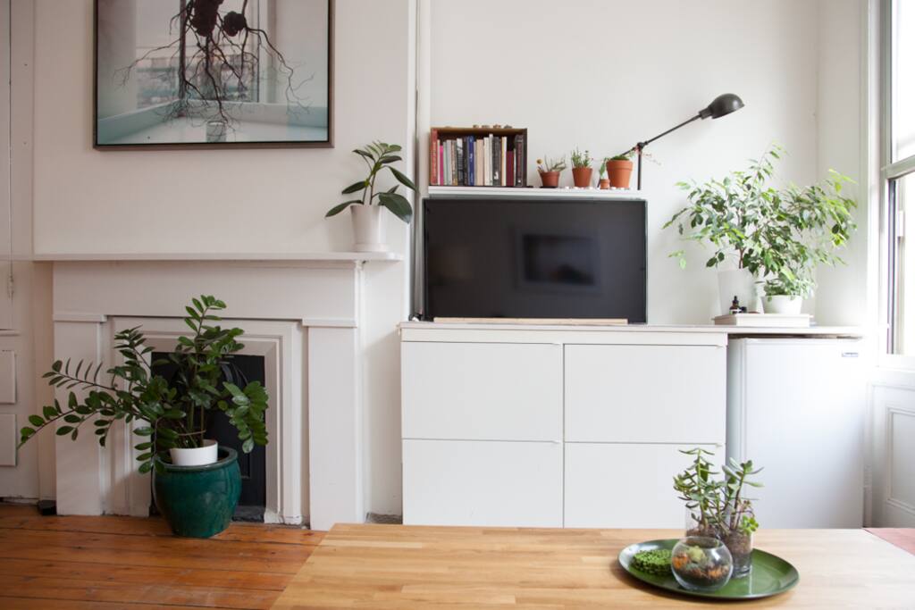 Your private living/lounge room | 41" flat screen TV