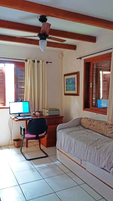 Quarto com bicama. Doublebed room