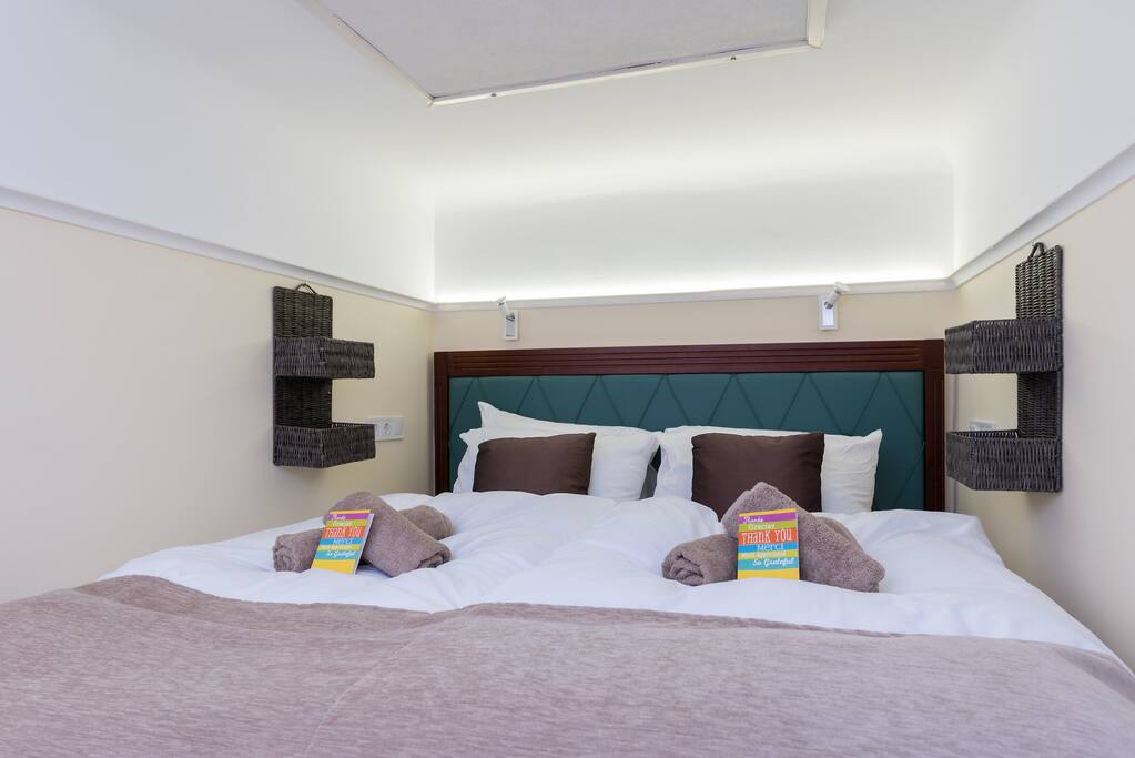 Queen Size Bedroom