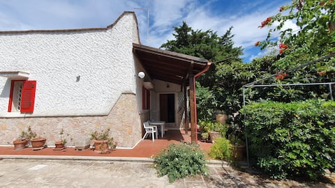 Annuncio Airbnb popolare: Relaxing seaside villa a Pulsano