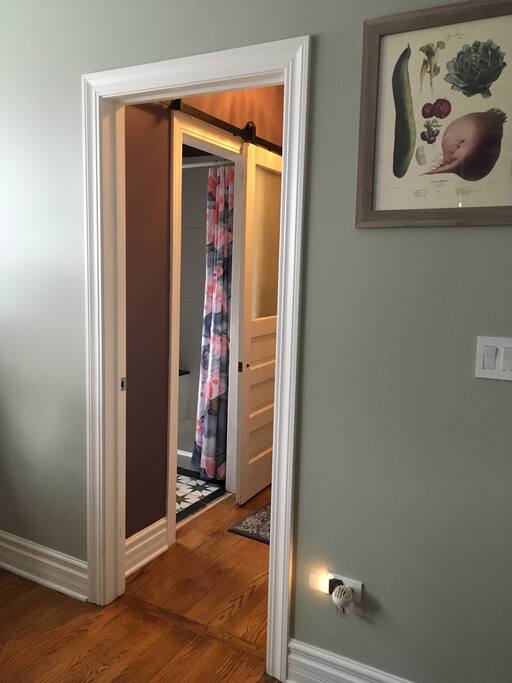 Guest space around corner from entry