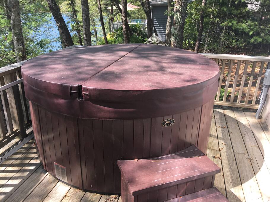 4 person hot tub