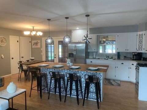 Cozy Retreat too on Walnut St. (no cleaning fee)
