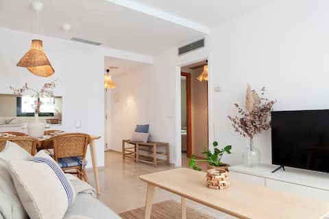 Top performing Airbnb: Peaceful flat close to the beach - pool Wi-Fi pk in Mont Roig Del Camp