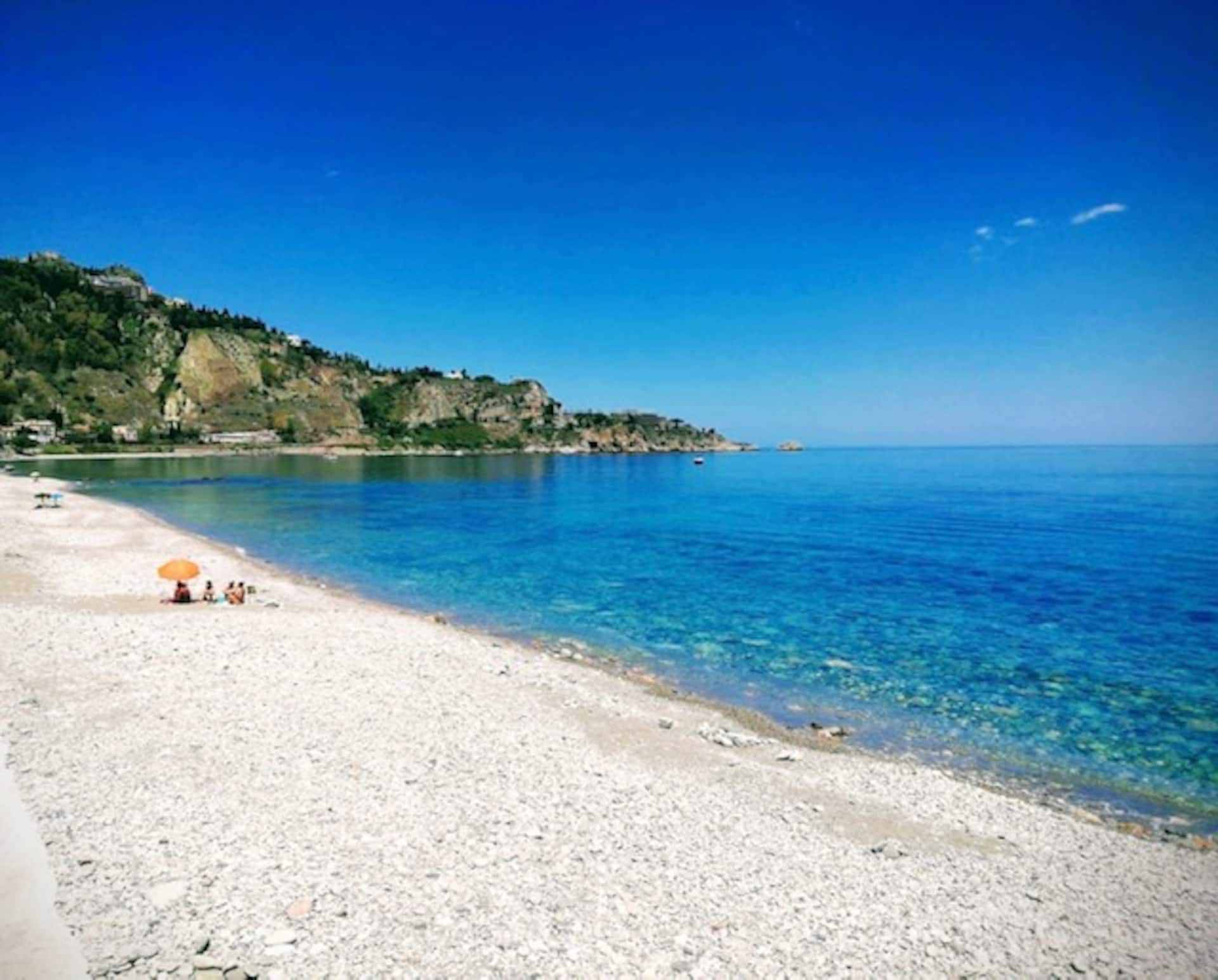 Il Giardino Blu - Overlooking the sea of Taormina
