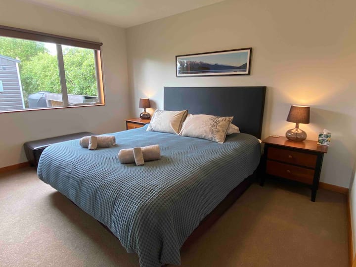 Საძინებელი 2 - საწოლი 193 × 203 სმ