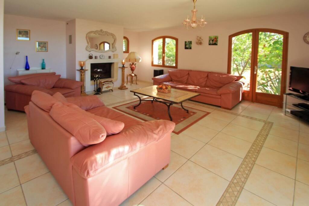 The spacious lounge