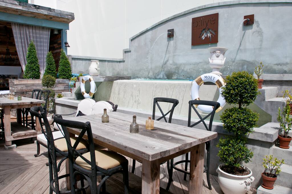 Rooftop Pool and lounge