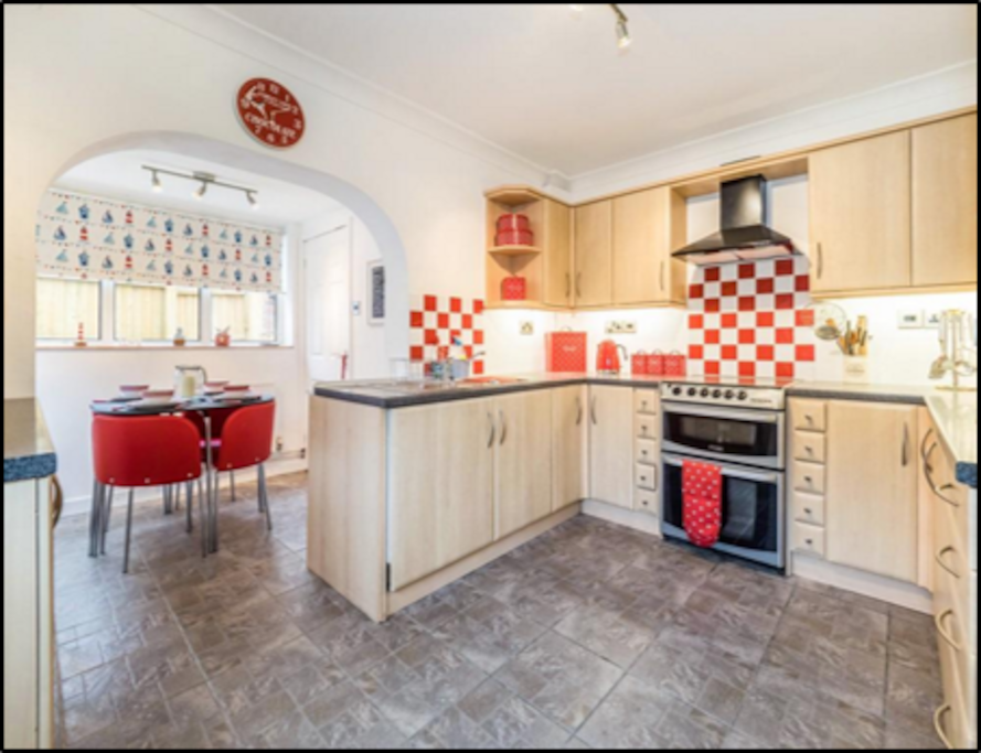 Kitchen and breakfast room. Separate dining area for kids