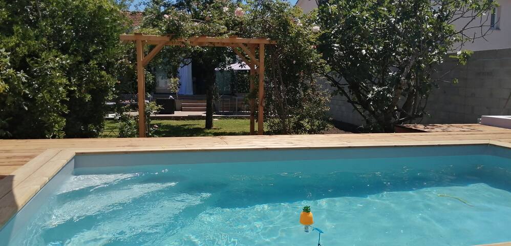 Havre de paix: Piscine & Jardin clos