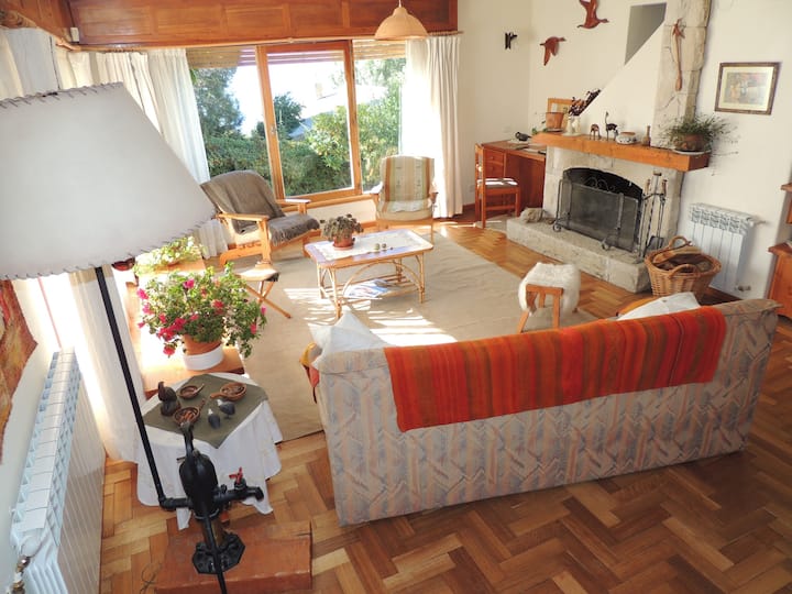 Amplia Y Calida Casa Con Jardin. - San Carlos de Bariloche