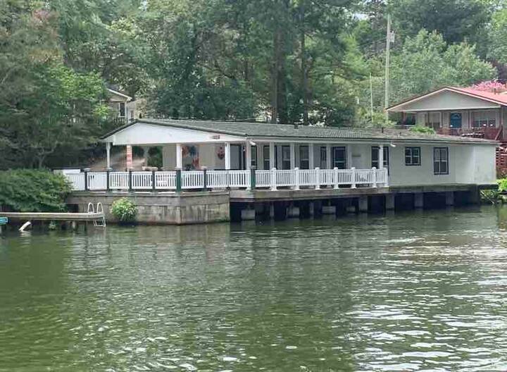 Lily Pad Swim Dock Boat Fire Pit Houses For Rent In Hot Springs Arkansas United States