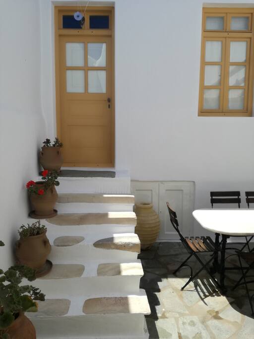Erato's private close courtyard