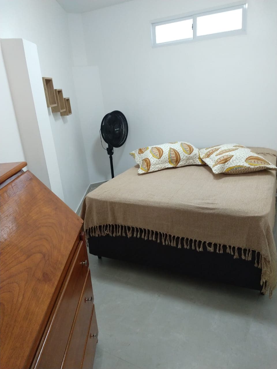 חדר שינה שלישי למטה, מזגן מפוצל החל מחודש נובמבר 