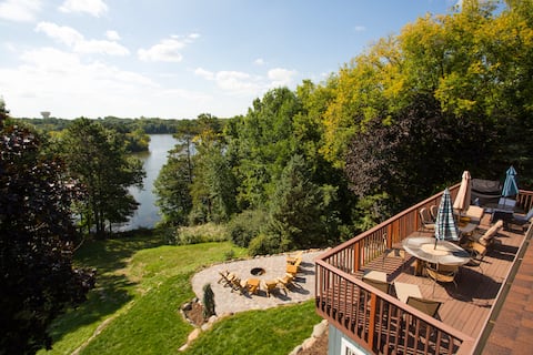 Eagle’s Nest - Lake Home with Hot Tub and Fire Pit