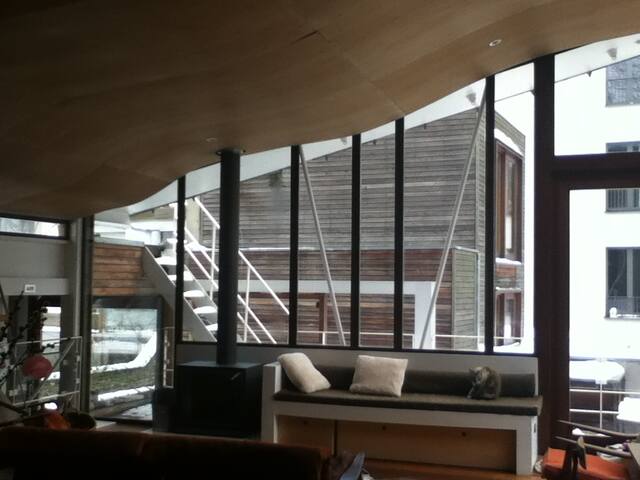 Charmante maison dans un îlot verdoyant gallery image 2