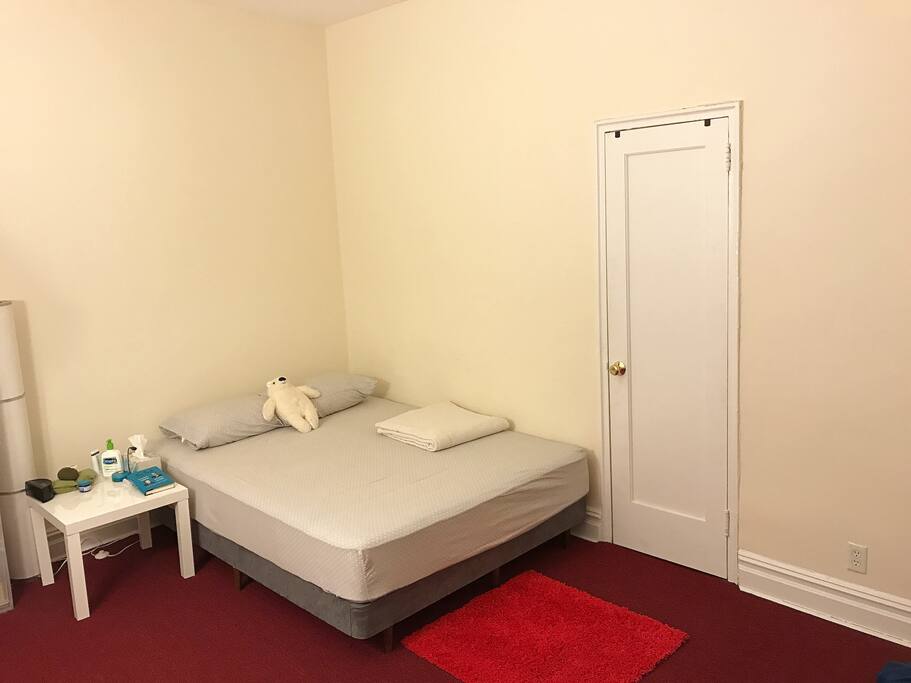 Brand new natural latex mattress with memoryfoam pillows--hotel-standard sleep!