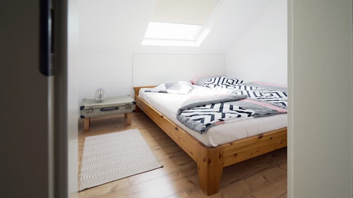 Dhomë gjumi në katin e sipërm