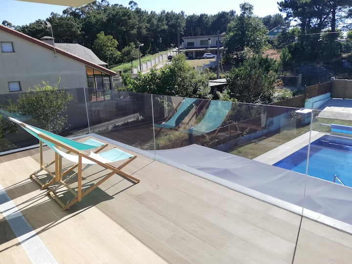 Modern villa with heated pool in S. Vicente-Grove