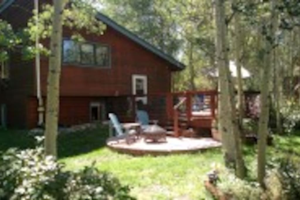 Great back yard with deck, grill, table and seating for outdoor dining and fire pit.. coming in 2017.. hot tub (April 2017)