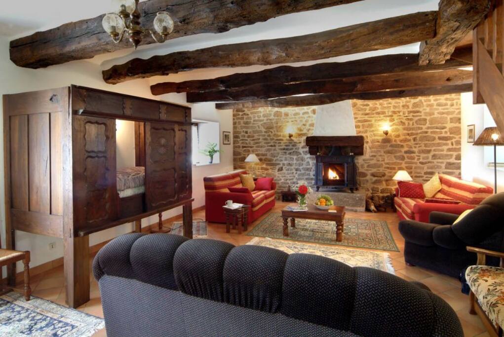 - La Grange - 45 foot Open Plan Lounge and Dining Room