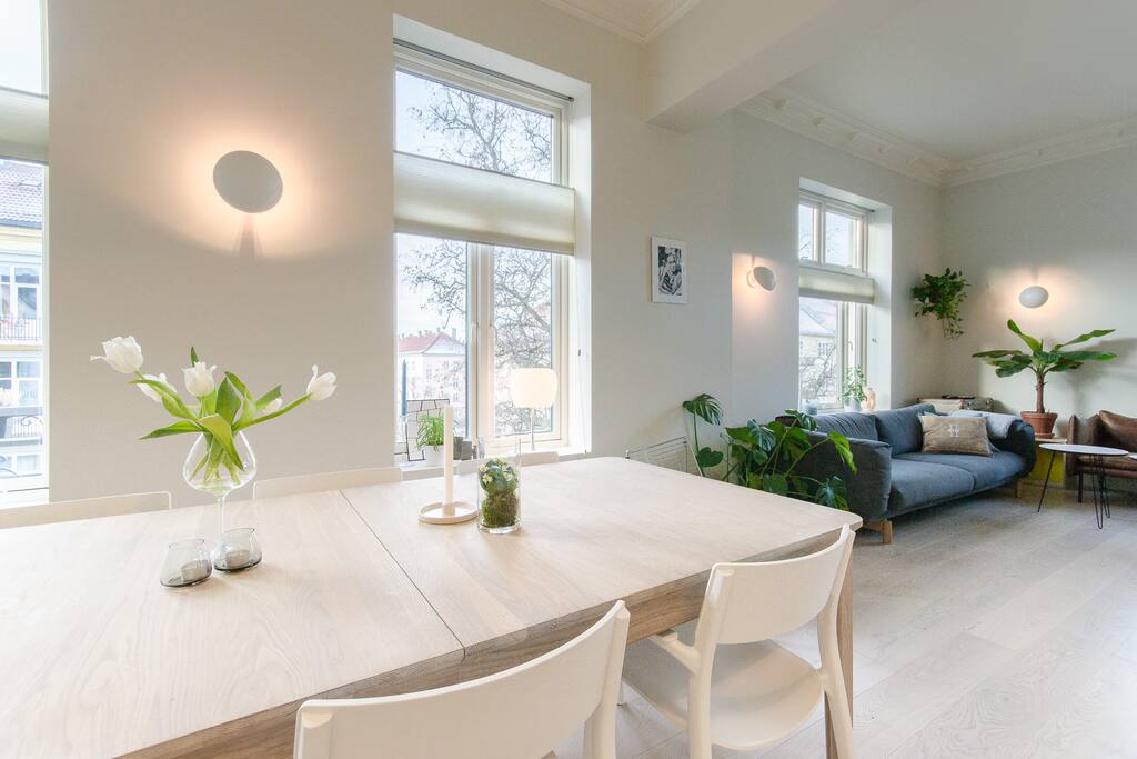 Detail photo dining table