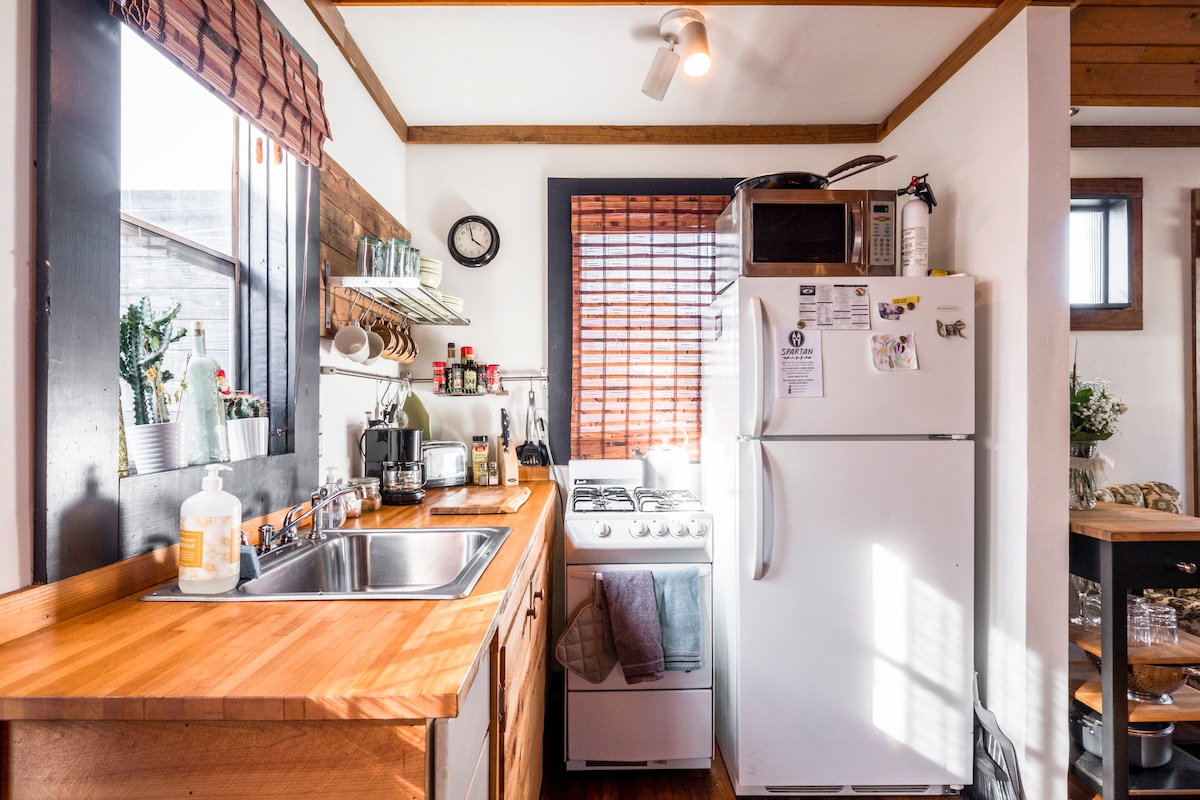 Modern Lofted Cottage Custom Woodwork, Central ATX