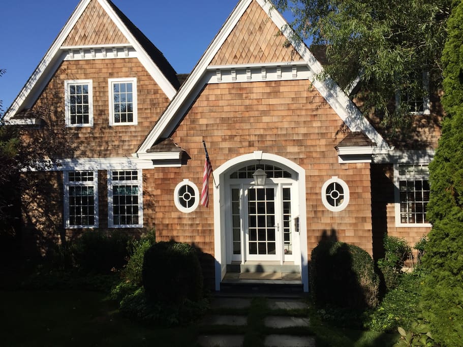 Quaint front entry