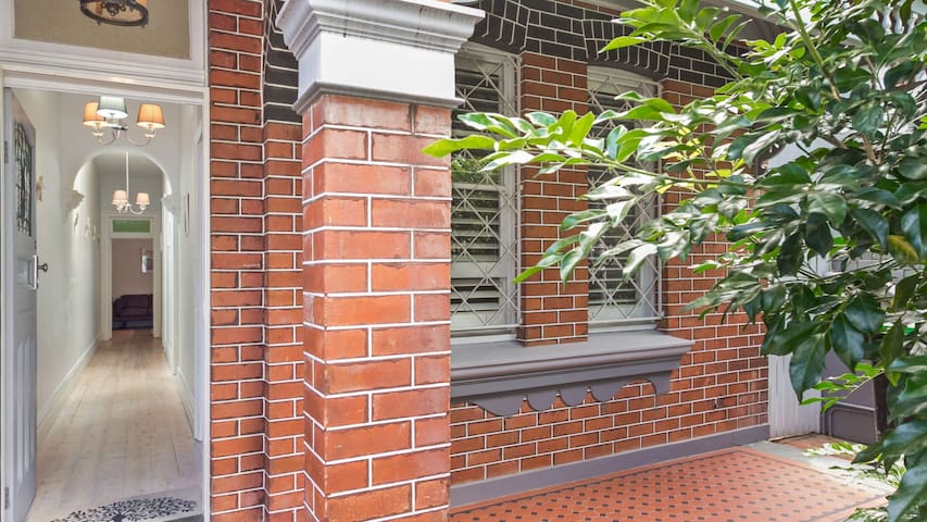 Manly Federation House close to beach