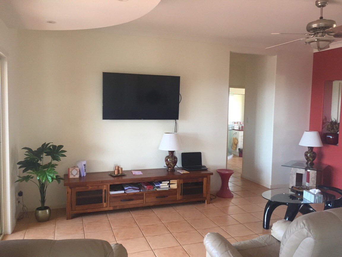 Top Airbnb: Entire home-sleeps 10. Pool- 3 bathrooms-oceanview en Fraser Coast Regional