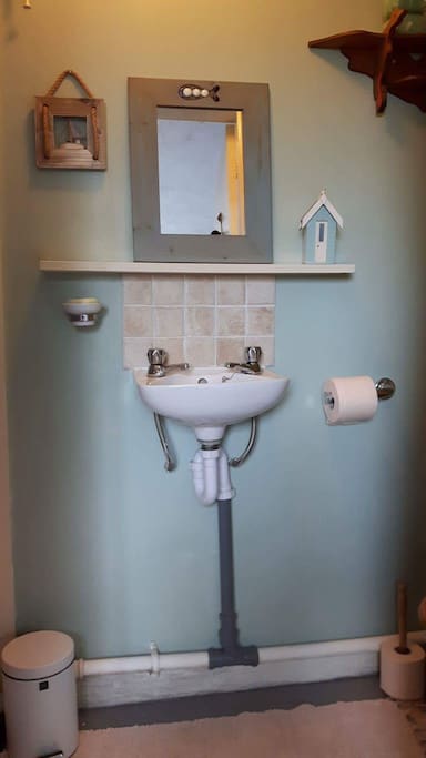 En suite basin