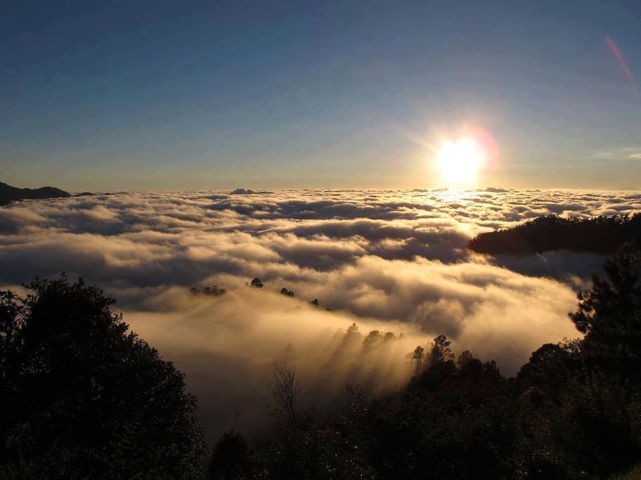 Atardecer con nubes en San José del Pacífico